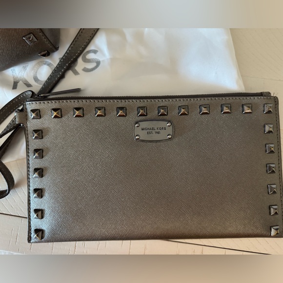 Authentic MK Over Sized Wristlet - Picture 3 of 5